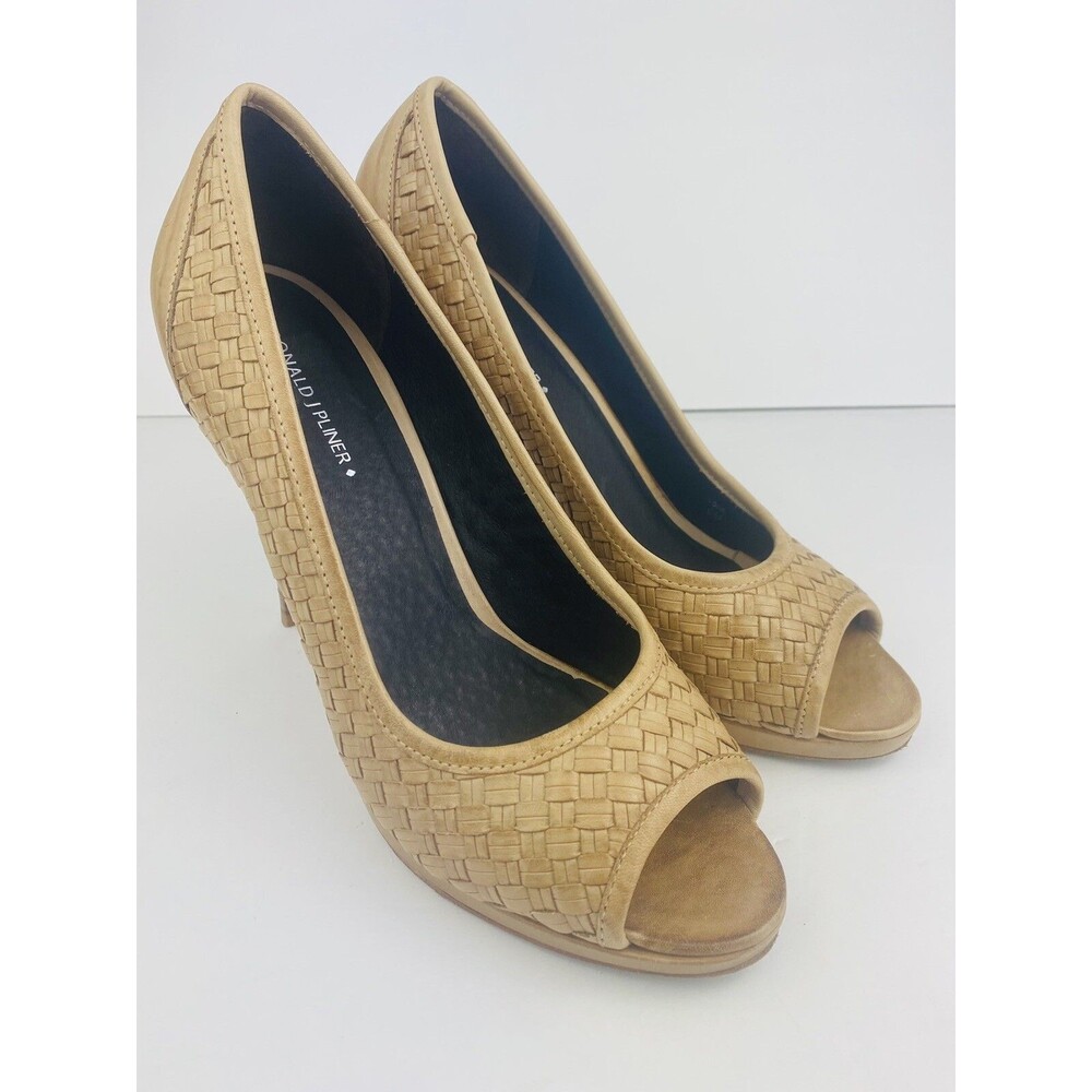 WOMEN'S DONALD J. PLINER TAN WOVEN LEATHER HEALED Peep Toe SIZE 9 MED